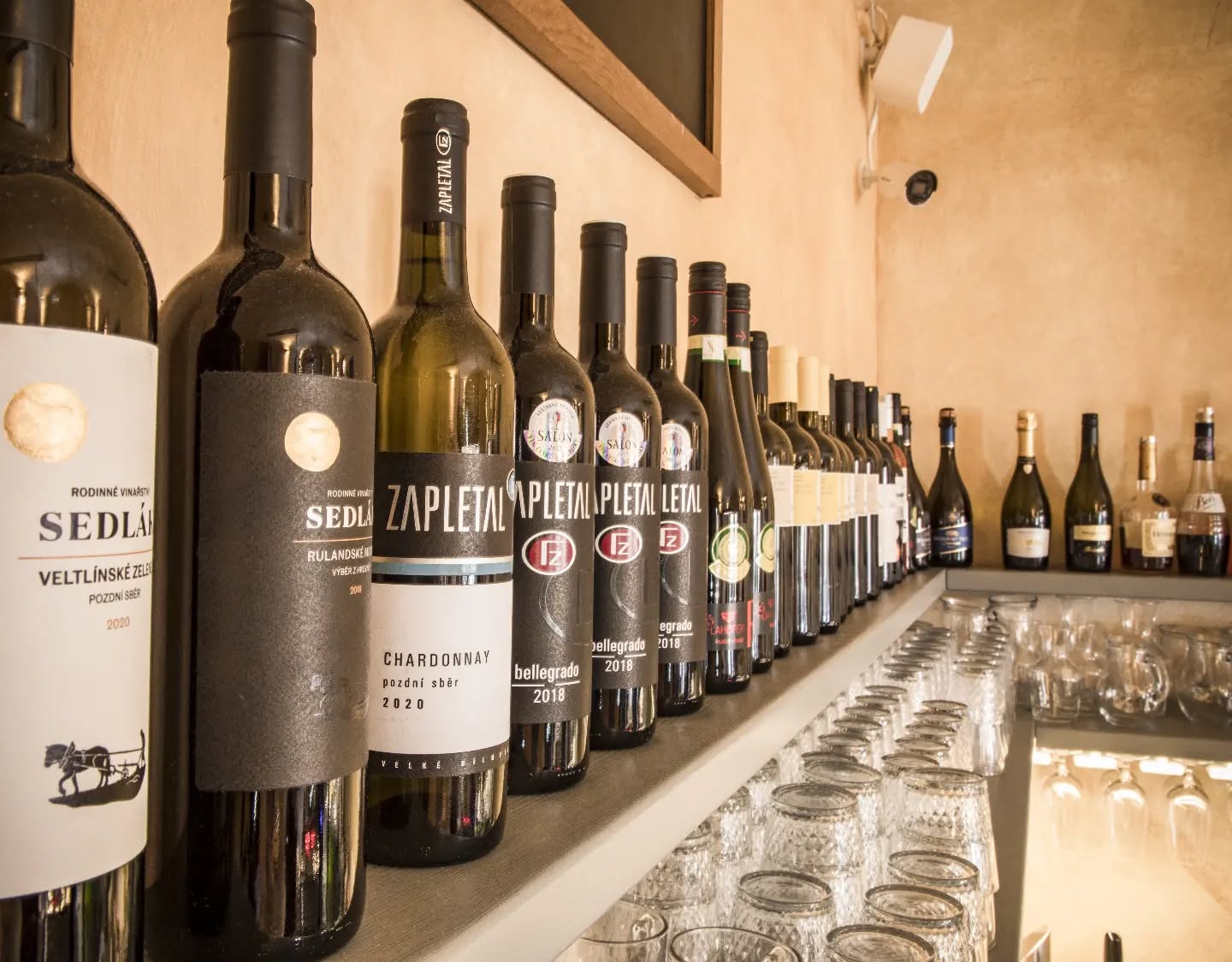Růžová vína a sekt v nabídce vinárny V Klenbách